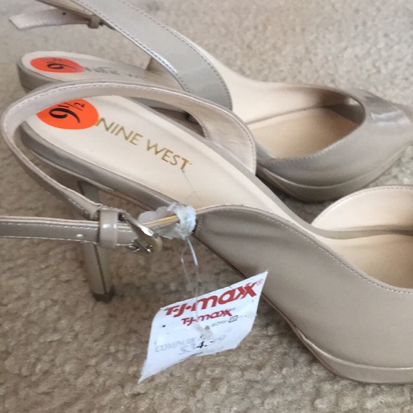 Sandals - Picture 3 of 3